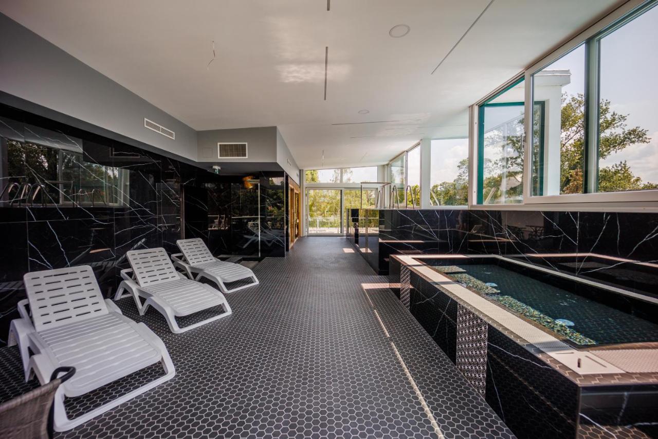 Villa Bauhaus Wellness Apartments 207 - Petiteplage Siófok Eksteriør bilde