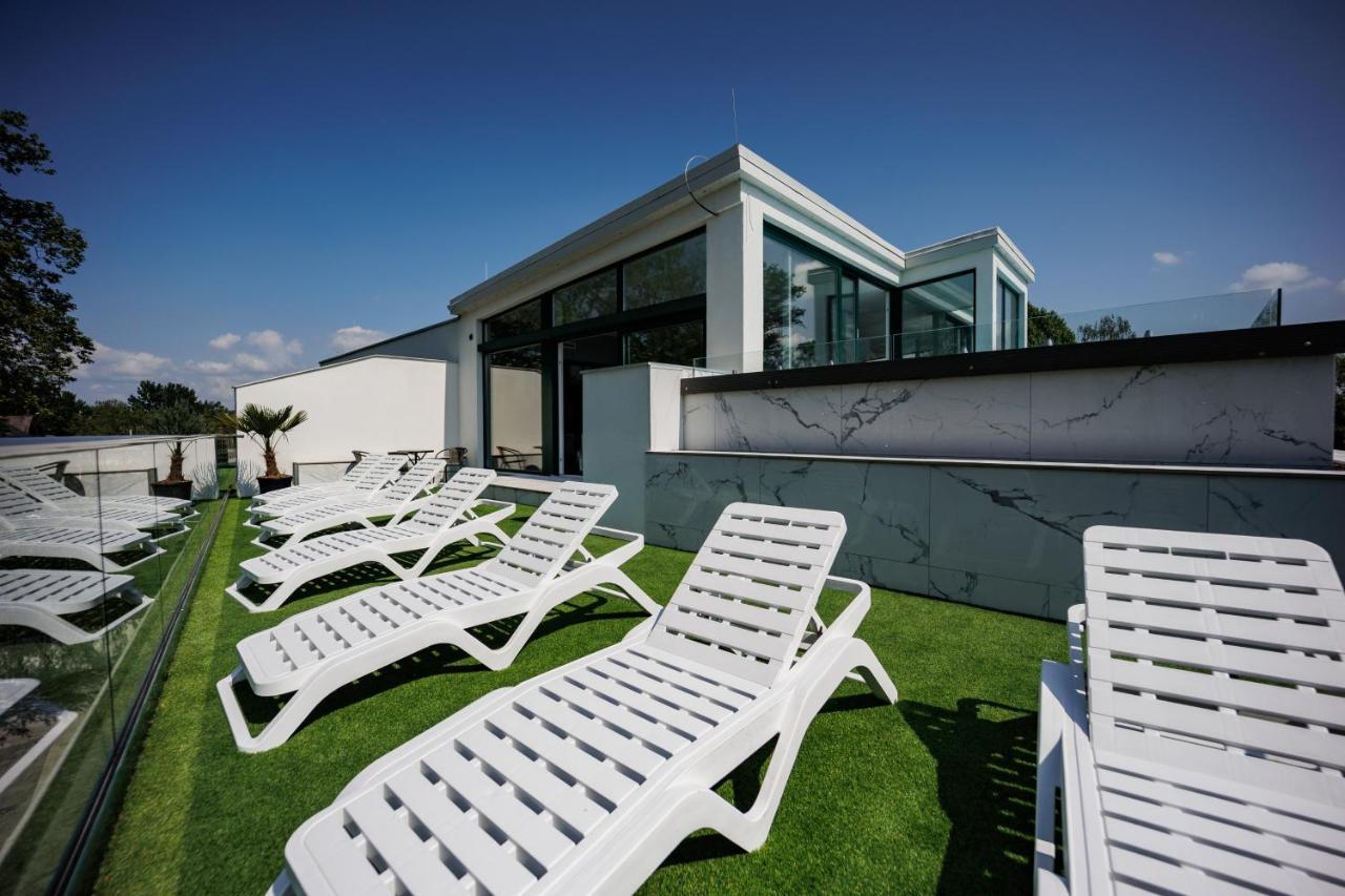 Villa Bauhaus Wellness Apartments 207 - Petiteplage Siófok Eksteriør bilde